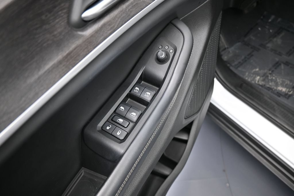 Used 2023 Jeep Grand Cherokee L Limited AWD/4WD image 14