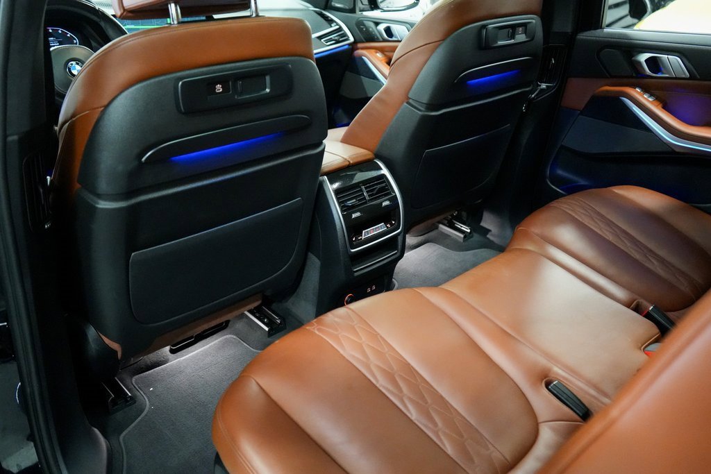 Used 2022 BMW X7 M50i w/ Dynamic Handling Package image 18