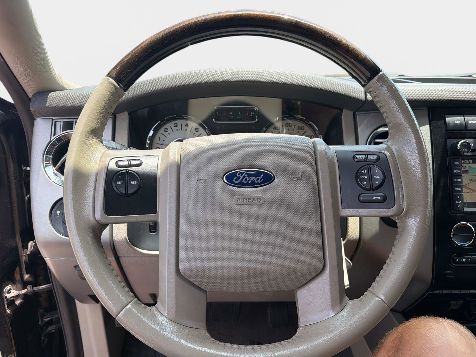 Used 2014 Ford Expedition Limited w/ Equipment Group 301A RWD image 25
