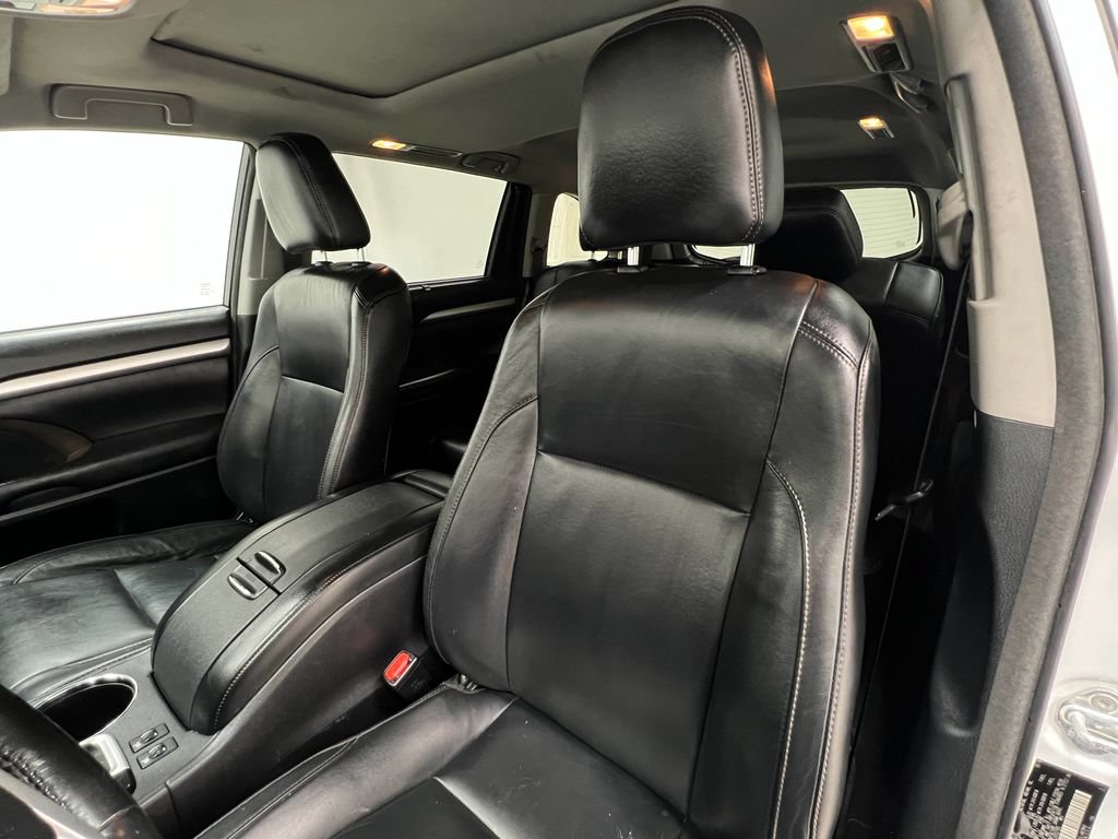 Used 2018 Toyota Highlander XLE AWD/4WD image 14