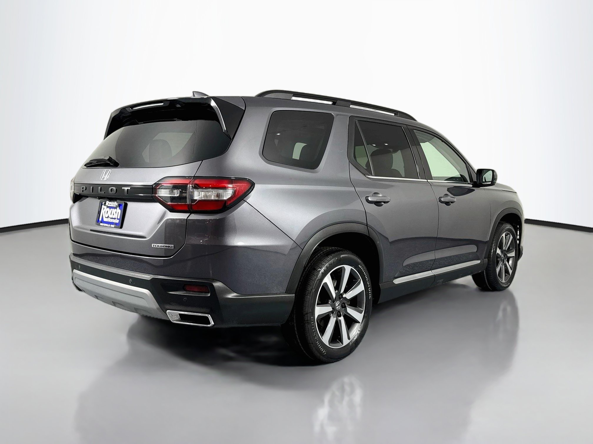 Certified 2024 Honda Pilot Touring image 5