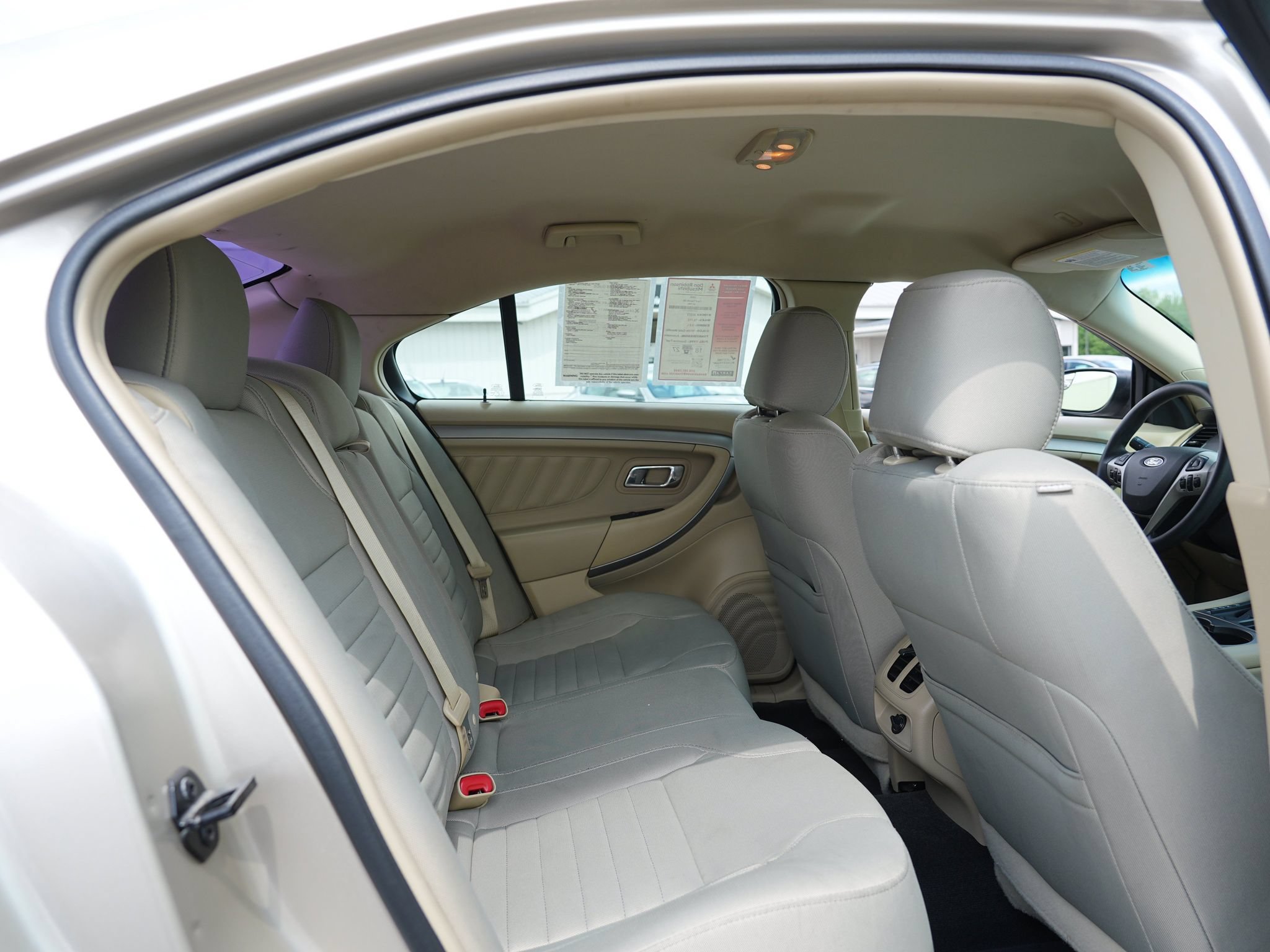 Used 2018 Ford Taurus SE FWD image 28
