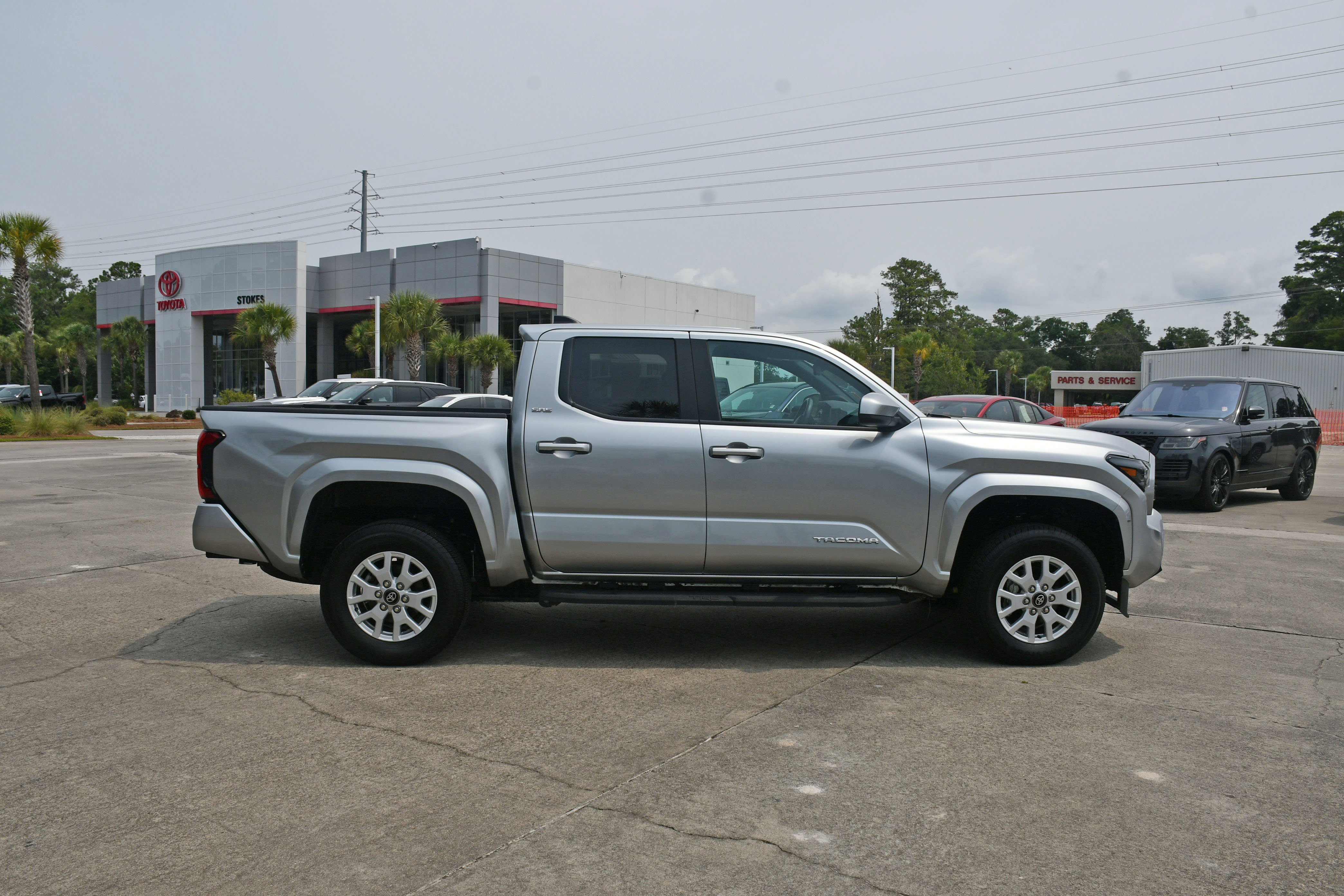 Certified 2024 Toyota Tacoma SR5 w/ SR5 Upgrade Package AWD/4WD image 2