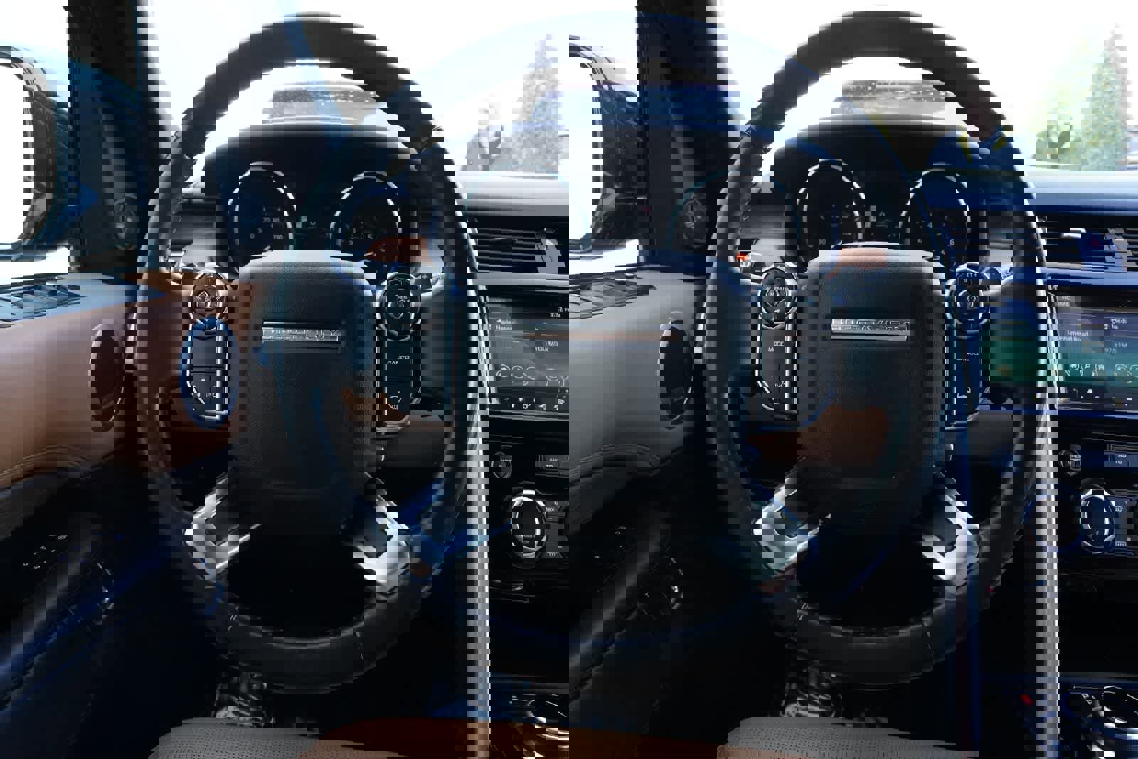 Used 2017 Land Rover Discovery HSE Luxury image 9