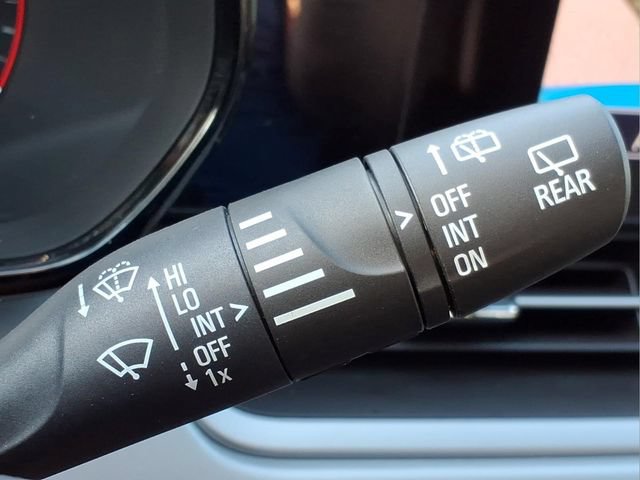 Used 2025 Chevrolet Trax RS w/ Driver Confidence Package FWD image 29