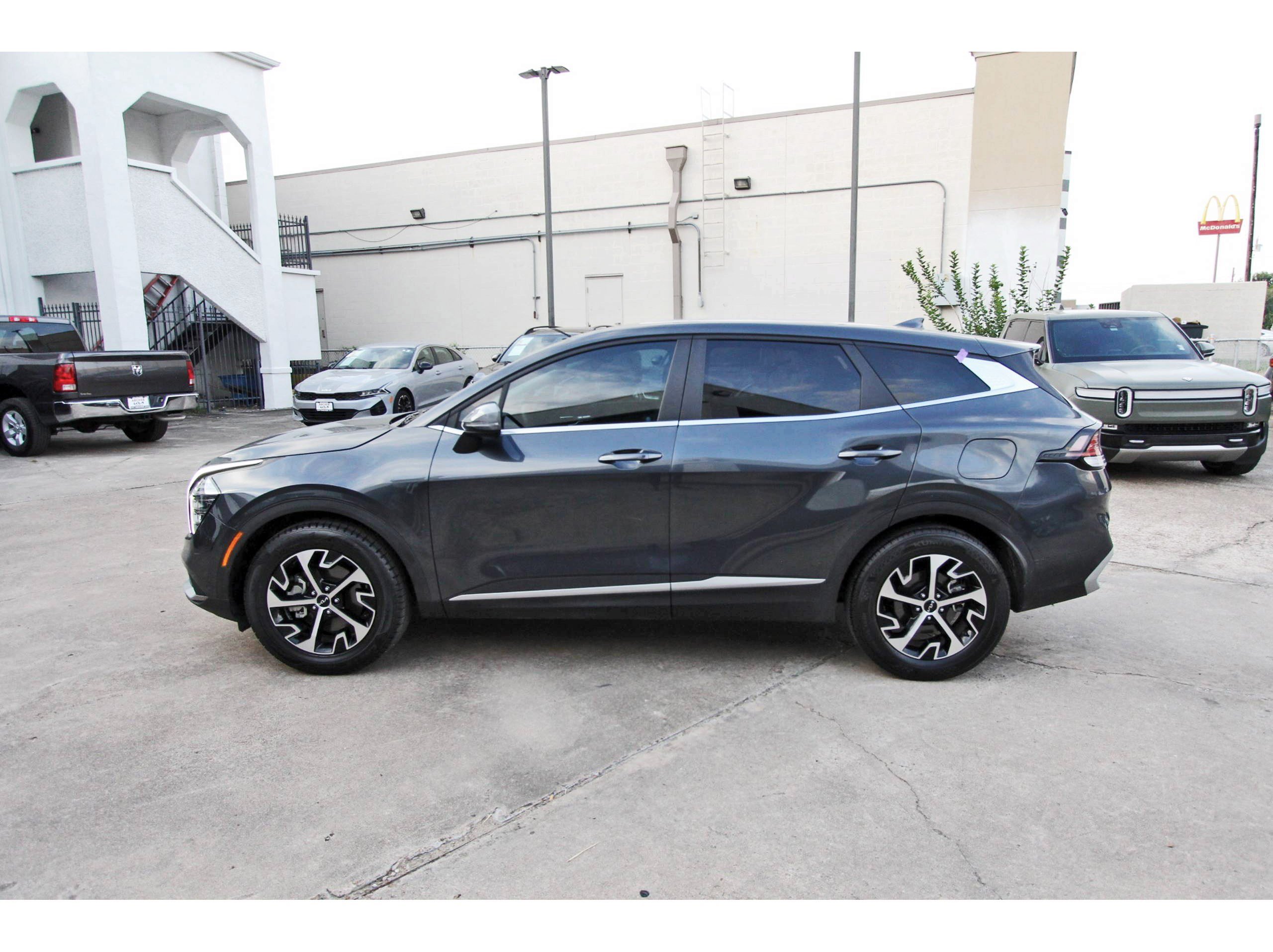 Certified 2024 Kia Sportage EX FWD image 4