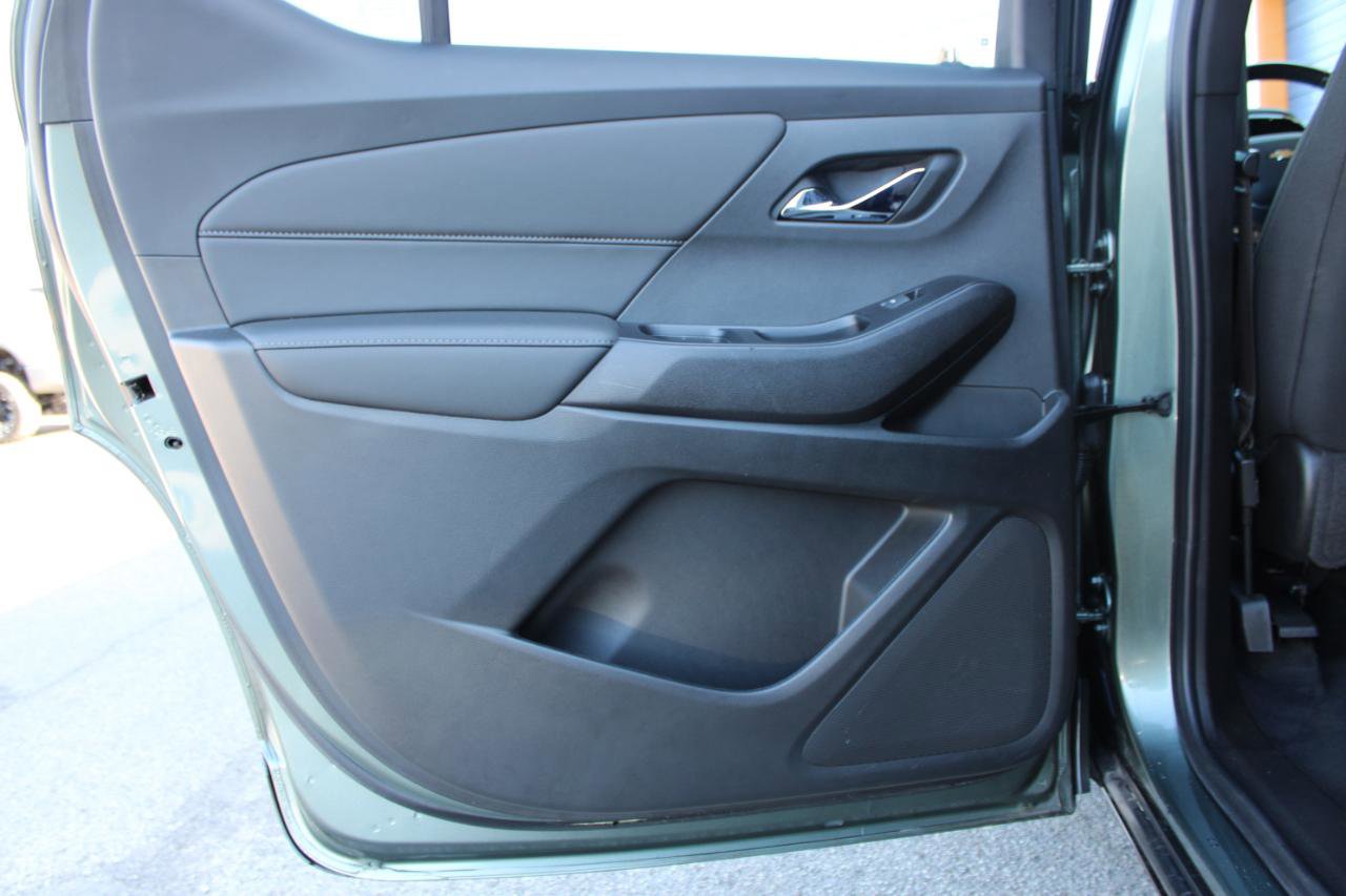 Used 2022 Chevrolet Traverse LT image 44