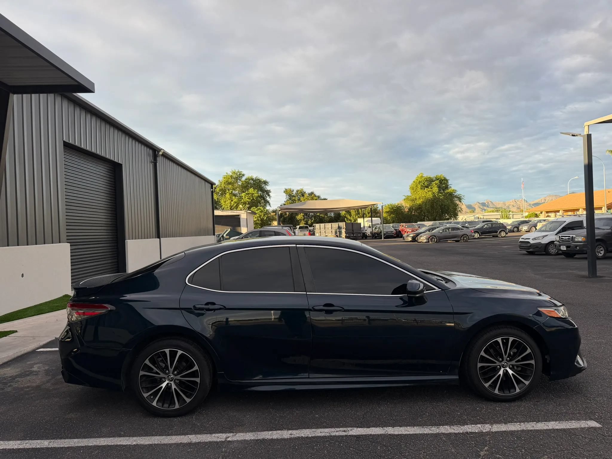 Used 2018 Toyota Camry SE FWD image 12