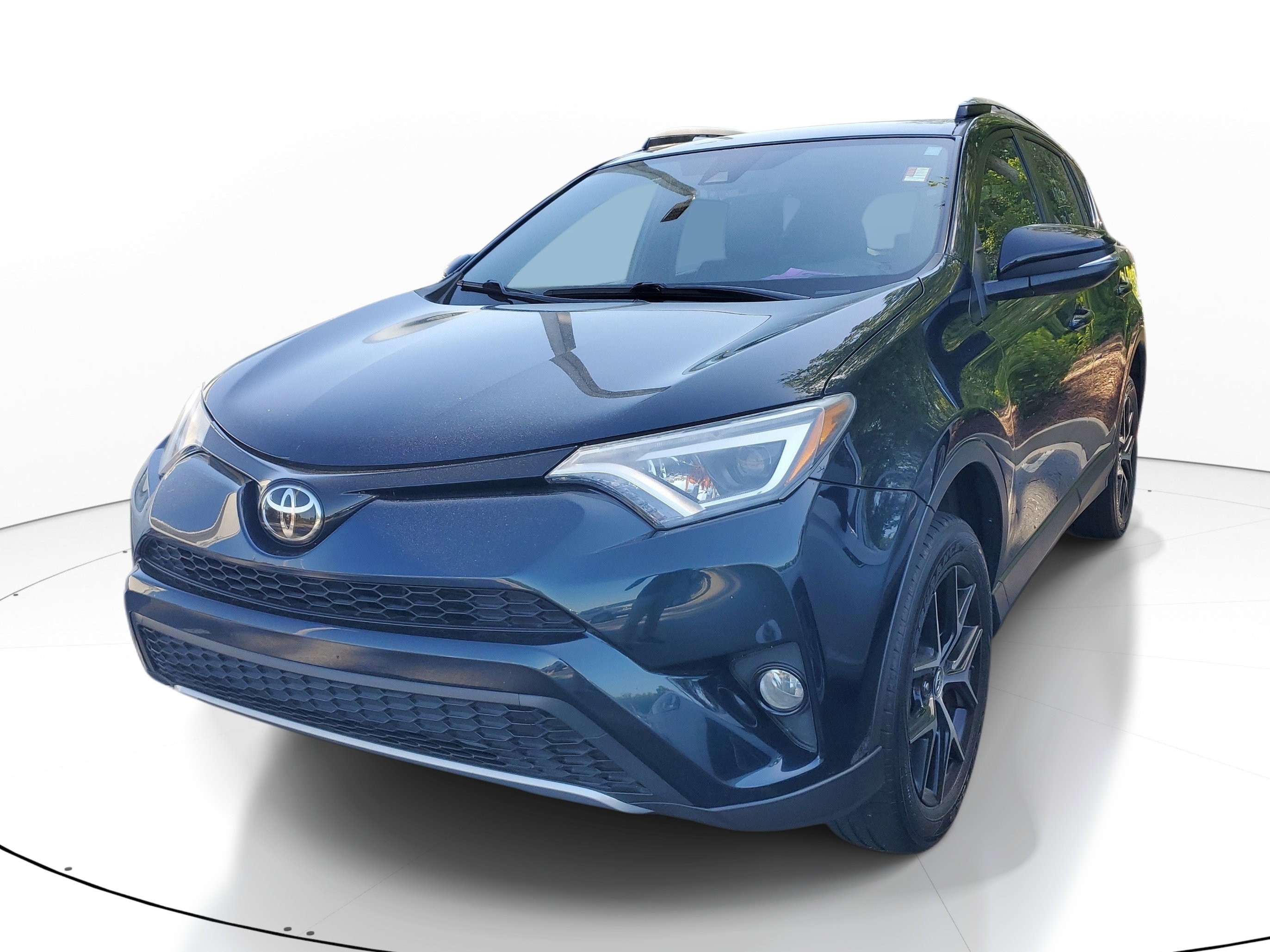 Used 2018 Toyota RAV4 SE w/ Power Extra Value Package image 3