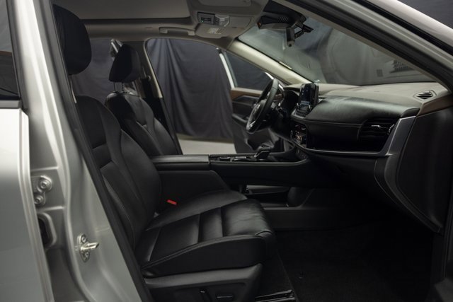 Used 2023 Nissan Rogue SL w/ SL Premium Package image 11