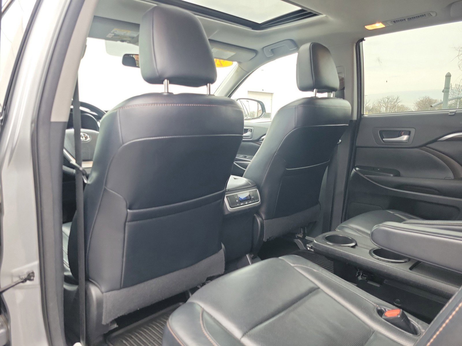 Used 2016 Toyota Highlander Limited AWD/4WD image 12