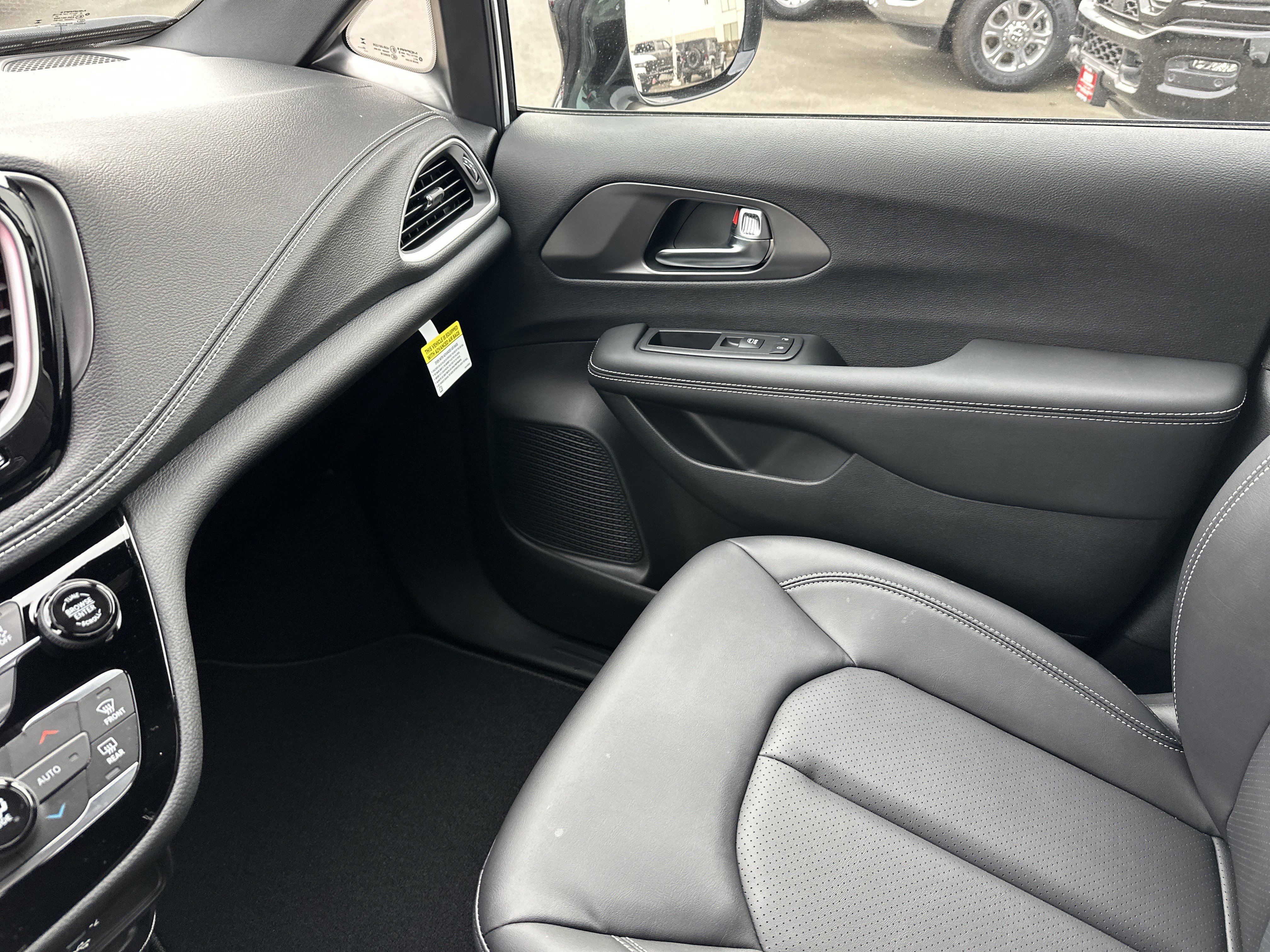 New 2026 Chrysler Pacifica Select w/ S Appearance Package image 24