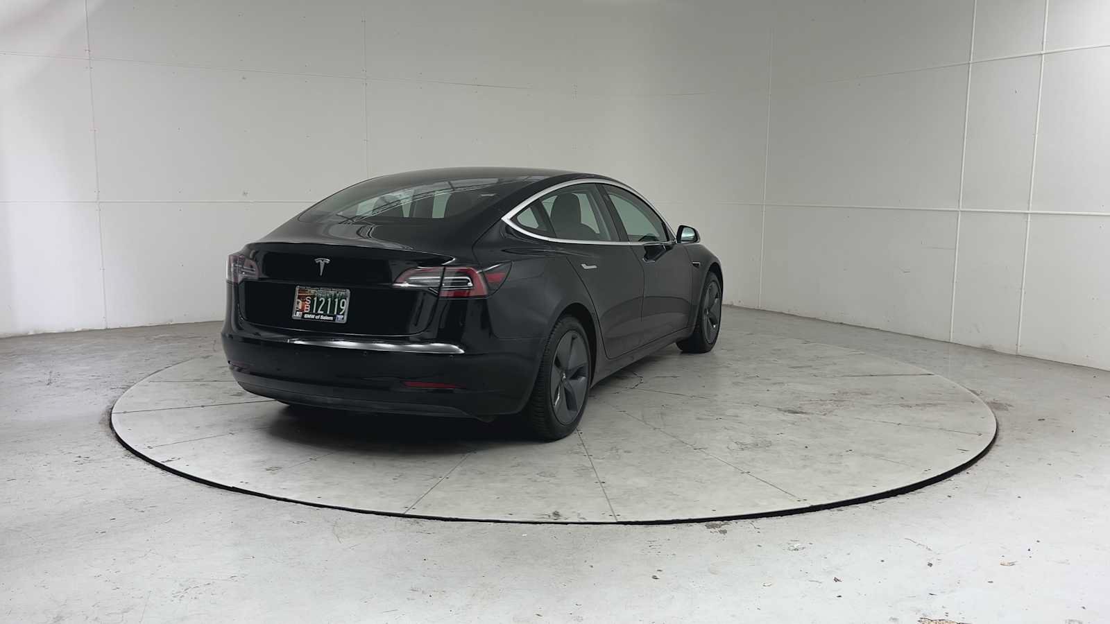 Used 2018 Tesla Model 3 Long Range RWD image 2