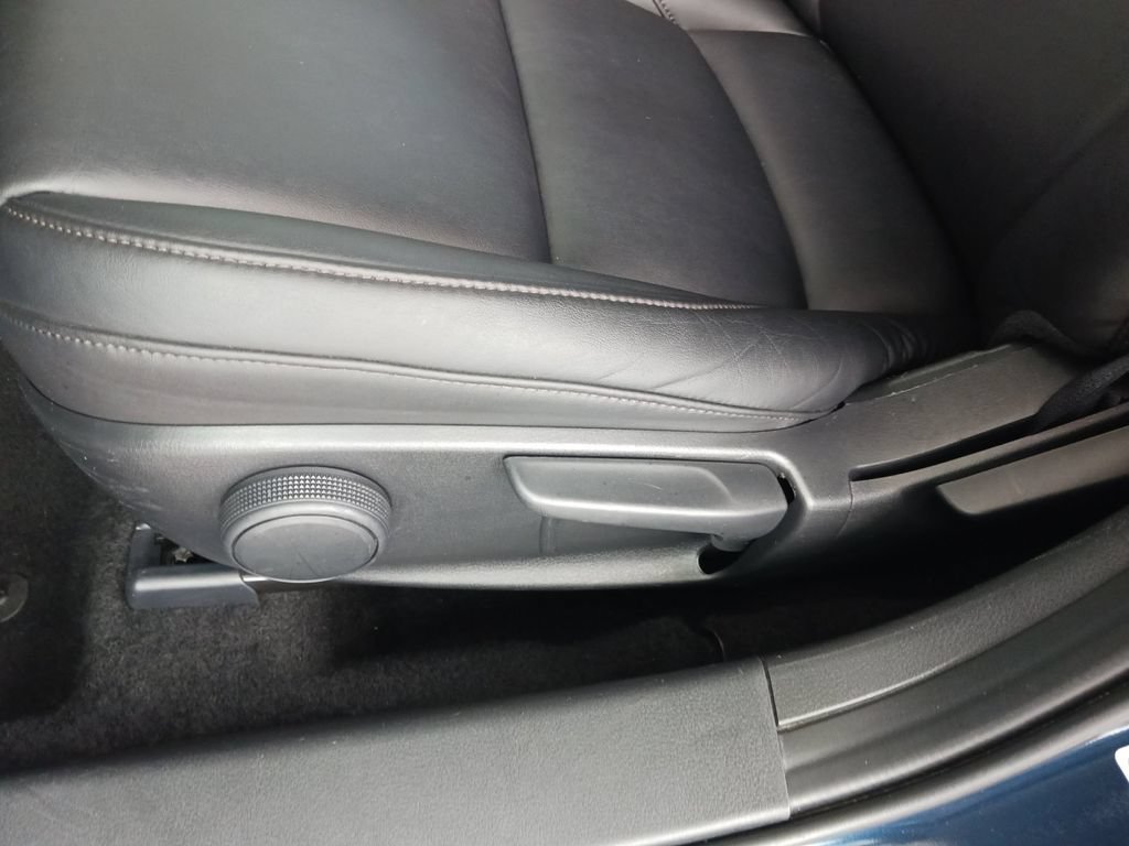Used 2024 MAZDA MAZDA3 s FWD image 29