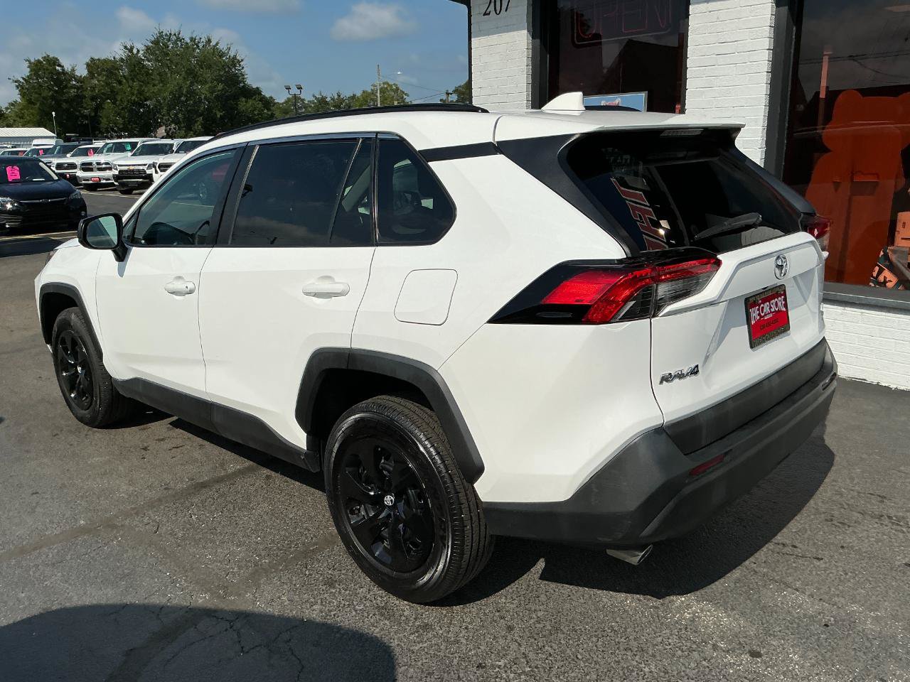 Used 2021 Toyota RAV4 LE AWD/4WD image 5