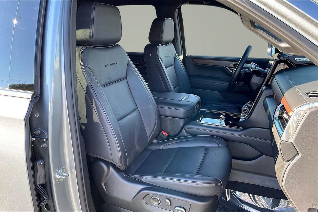 Used 2025 GMC Yukon Denali image 7