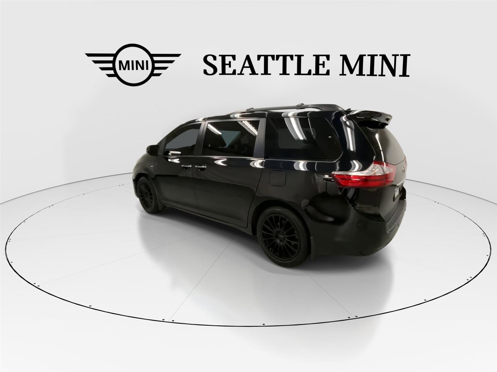 Used 2017 Toyota Sienna Limited Premium image 7