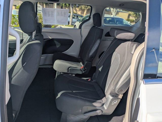 Used 2023 Chrysler Voyager LX image 15