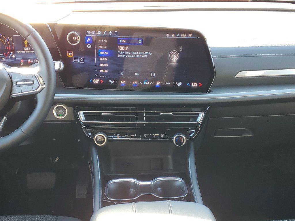 Used 2024 Chevrolet Traverse LT FWD image 25