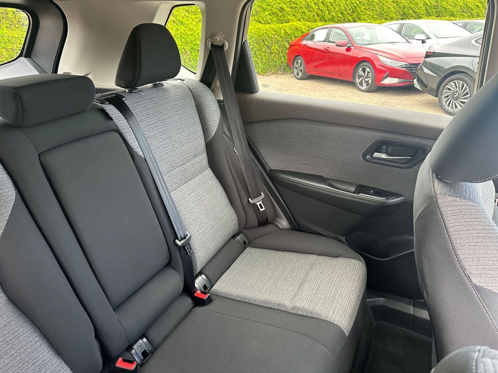 Used 2023 Nissan Rogue SV image 37