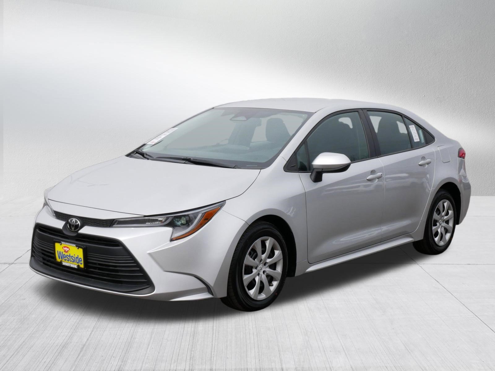 Used 2023 Toyota Corolla LE image 3