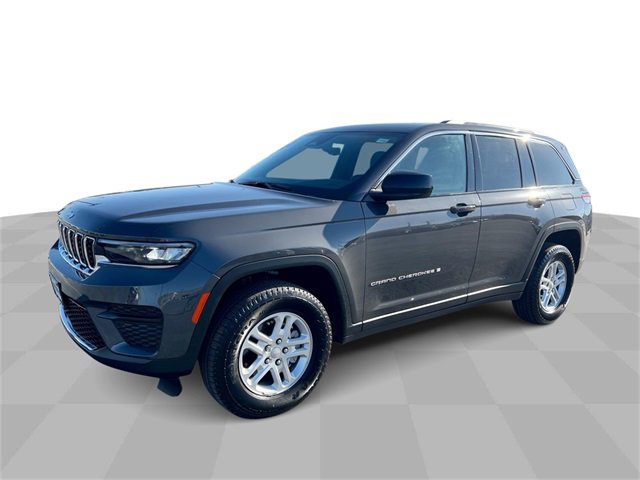Used 2025 Jeep Grand Cherokee Laredo image 1
