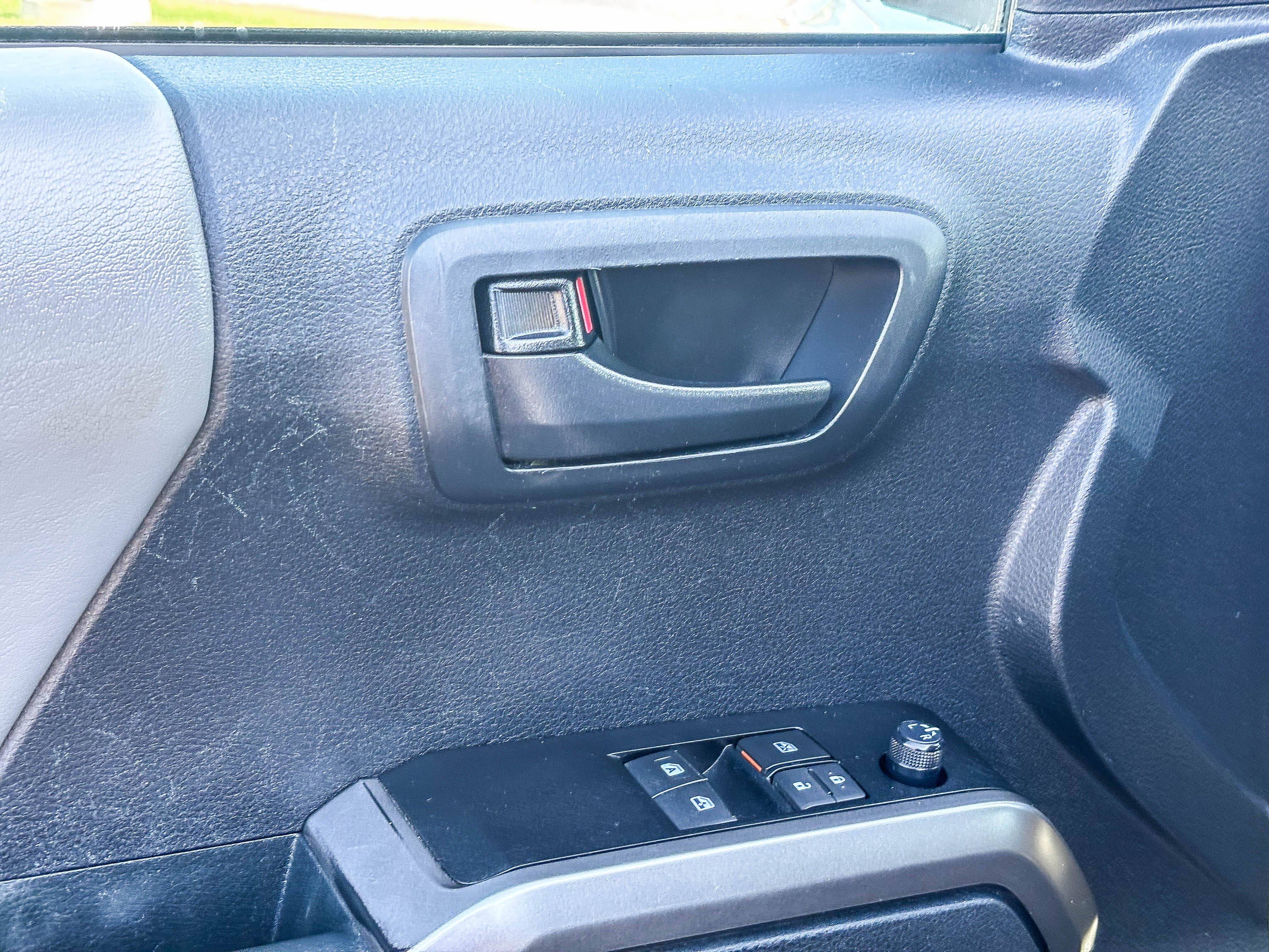 Used 2020 Toyota Tacoma SR5 RWD image 17