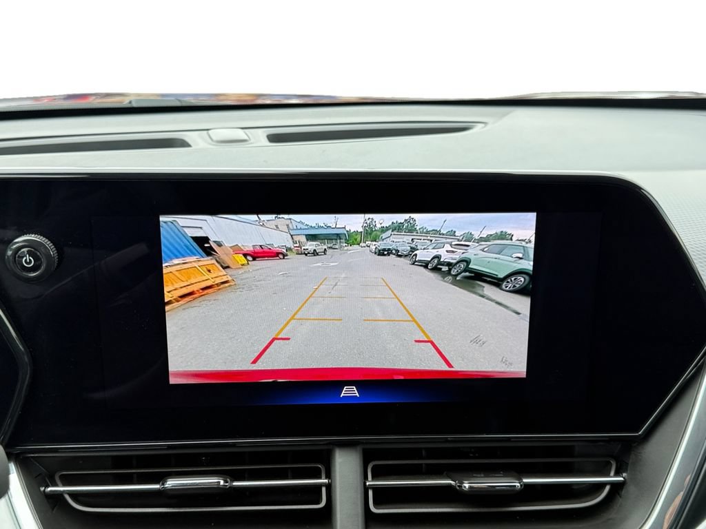 Used 2025 Chevrolet Trax LT FWD image 15
