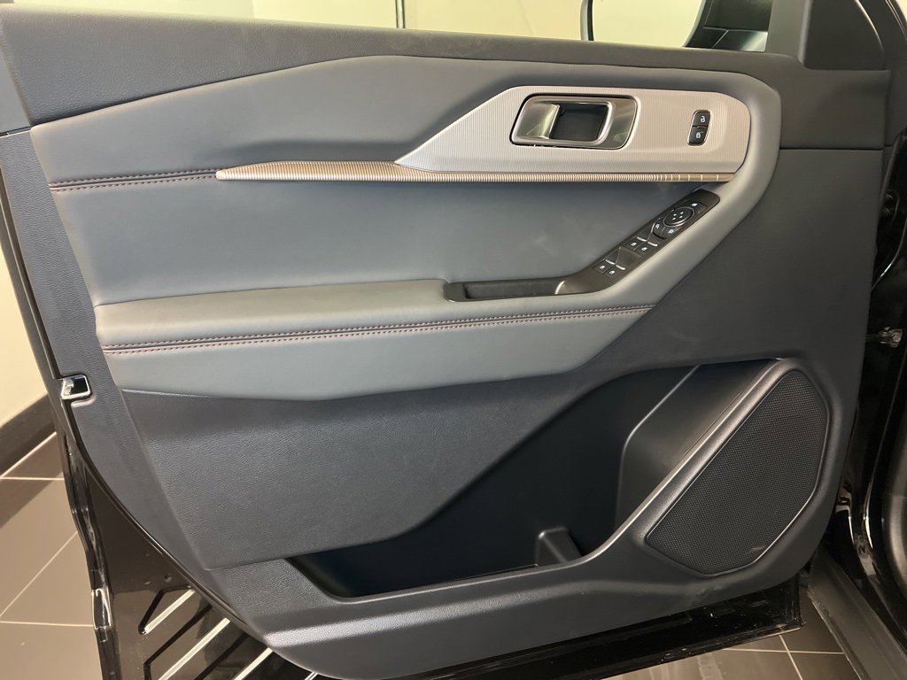 Used 2025 Ford Explorer Active image 25