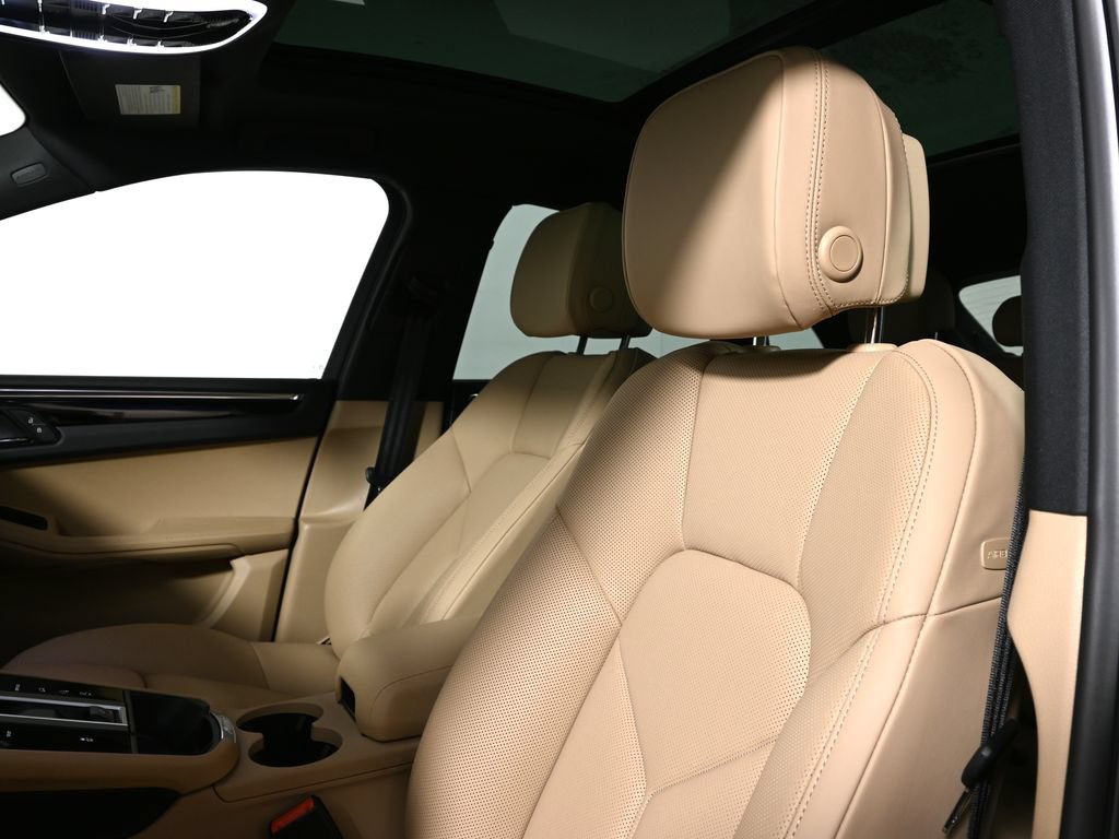 New 2026 Porsche Macan AWD/4WD image 15