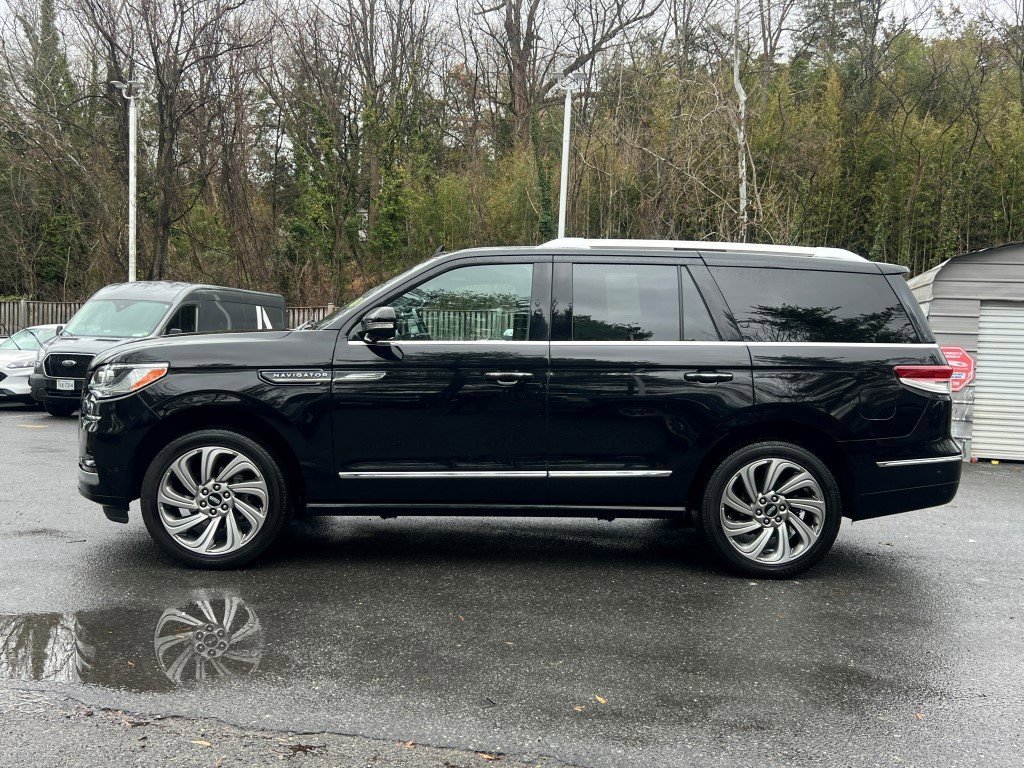 Used 2022 Lincoln Navigator Reserve image 4