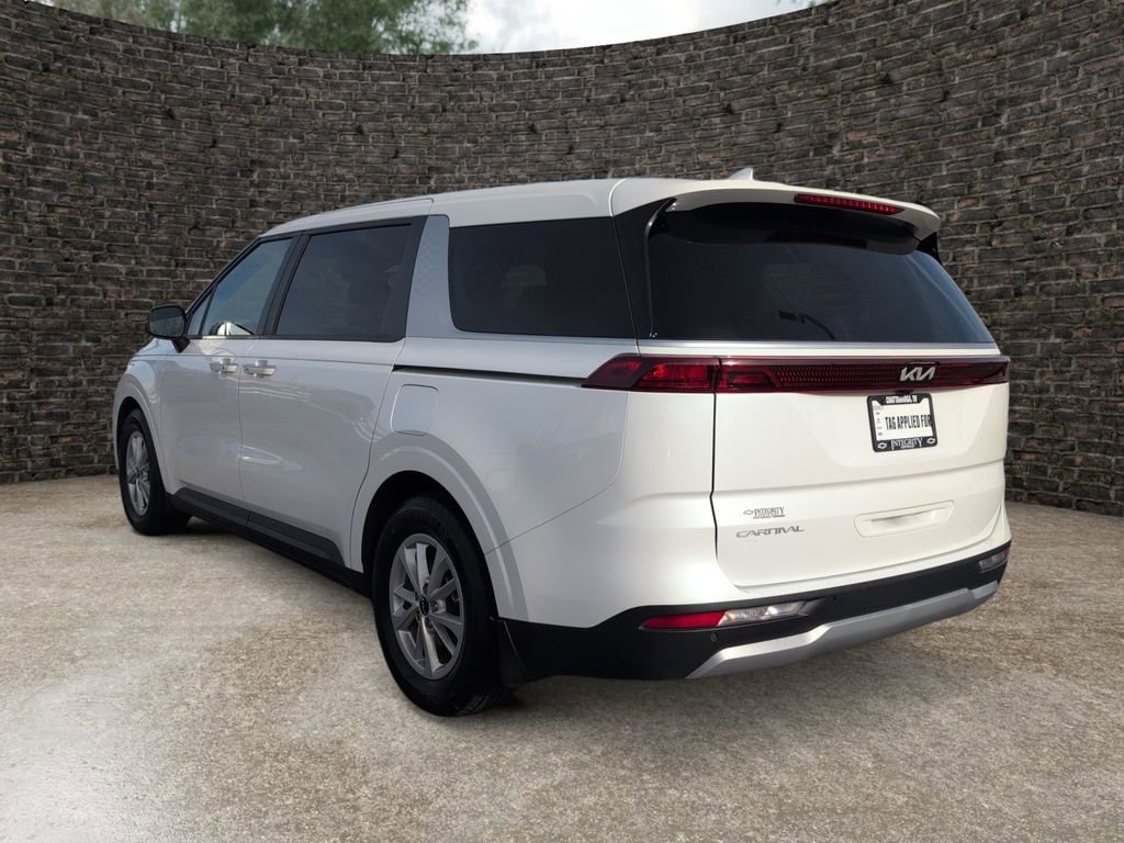 Used 2024 Kia Carnival LX image 4