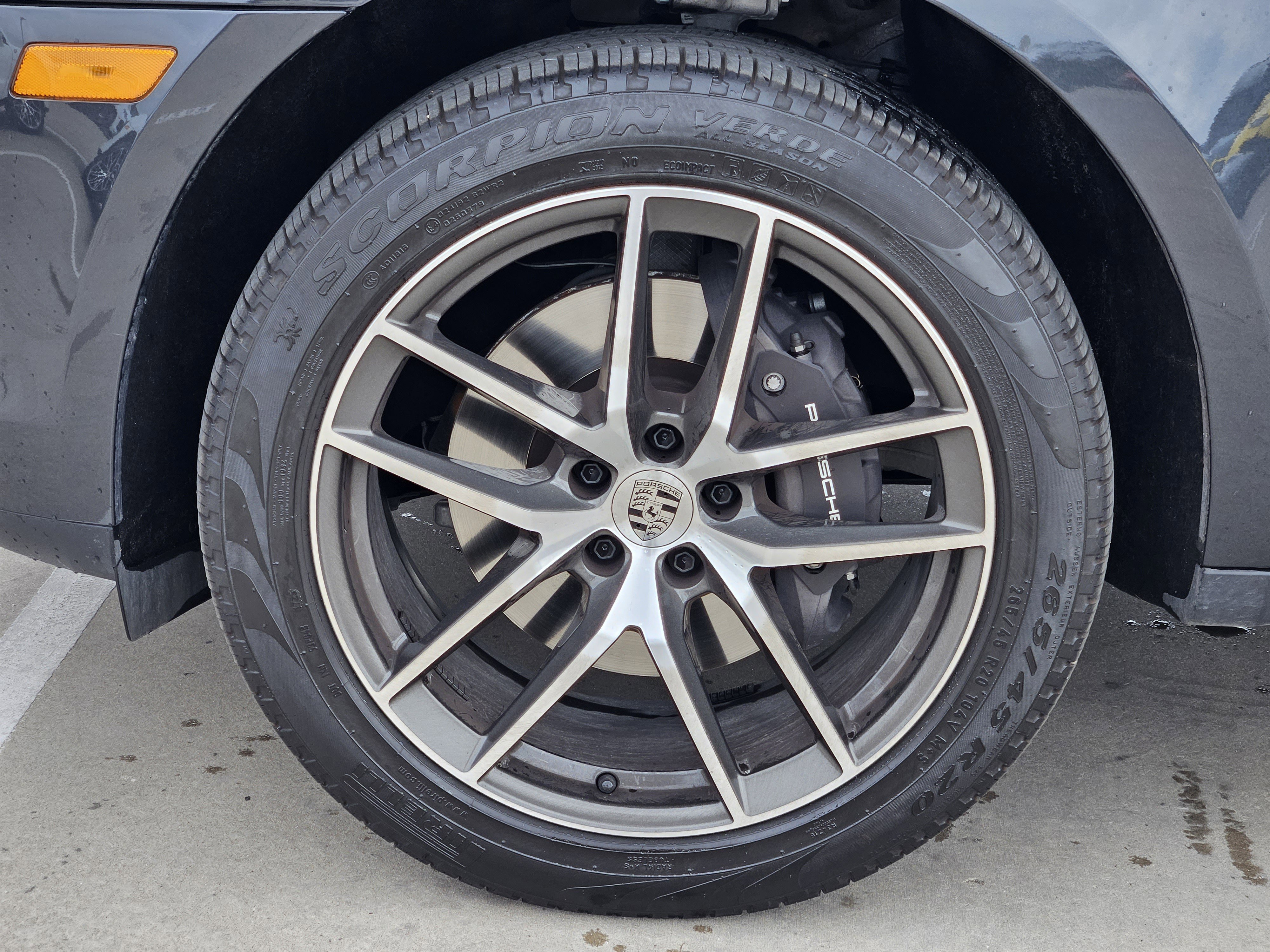 Certified 2025 Porsche Macan image 14