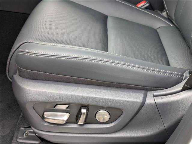 New 2025 Lexus LX 700h Luxury image 4