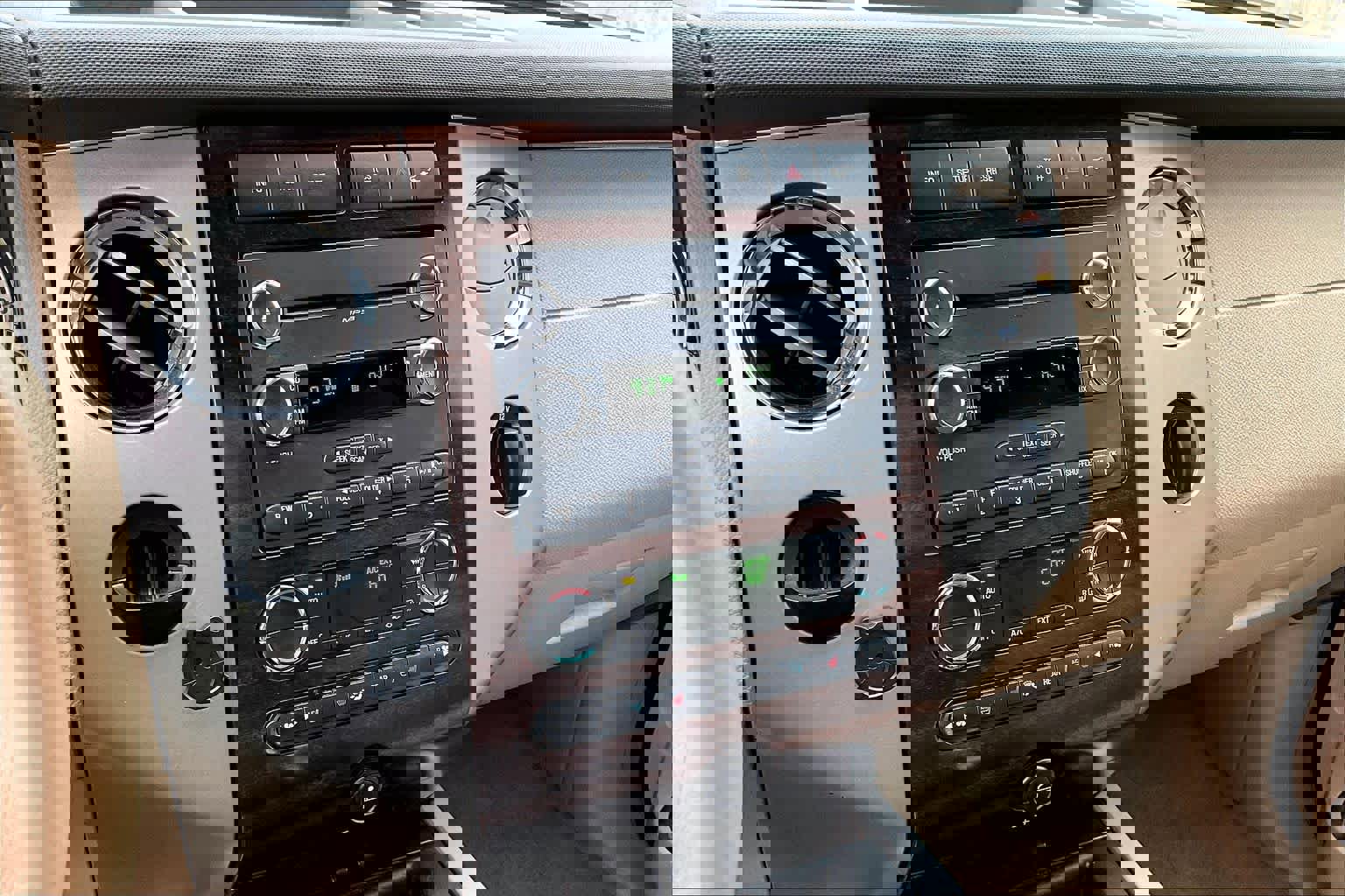 Used 2014 Ford Expedition XLT w/ Equipment Group 202A RWD image 29