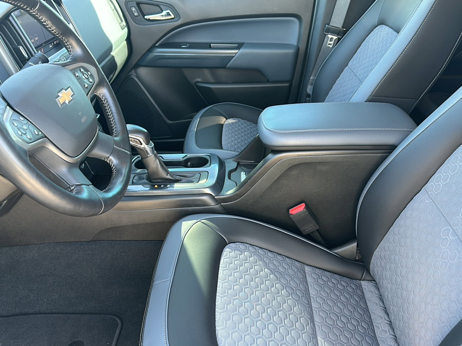 Used 2022 Chevrolet Colorado Z71 w/ Safety Package image 13