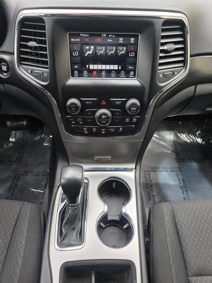 Used 2018 Jeep Grand Cherokee Laredo AWD/4WD image 16