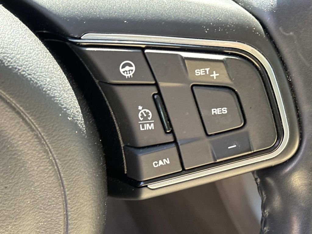 Used 2017 Jaguar F-PACE Prestige image 26