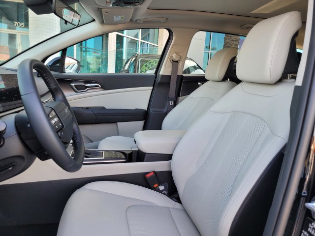 New 2026 Kia Sportage EX w/ EX Panorama Roof Package FWD image 9