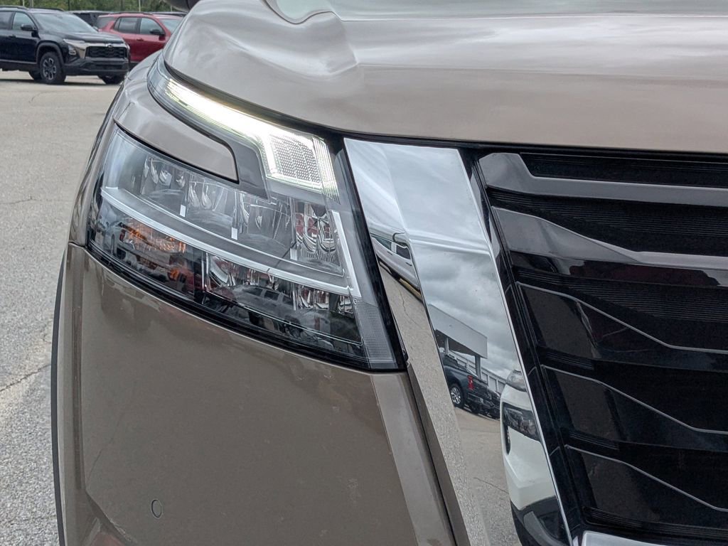 Used 2024 Nissan Pathfinder Platinum w/ Cargo Package image 9