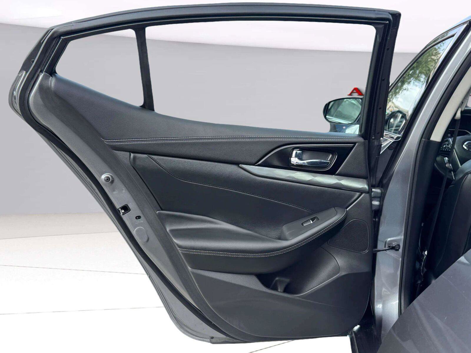 Used 2020 Nissan Maxima 3.5 SL w/ Floor Mat Group FWD image 36