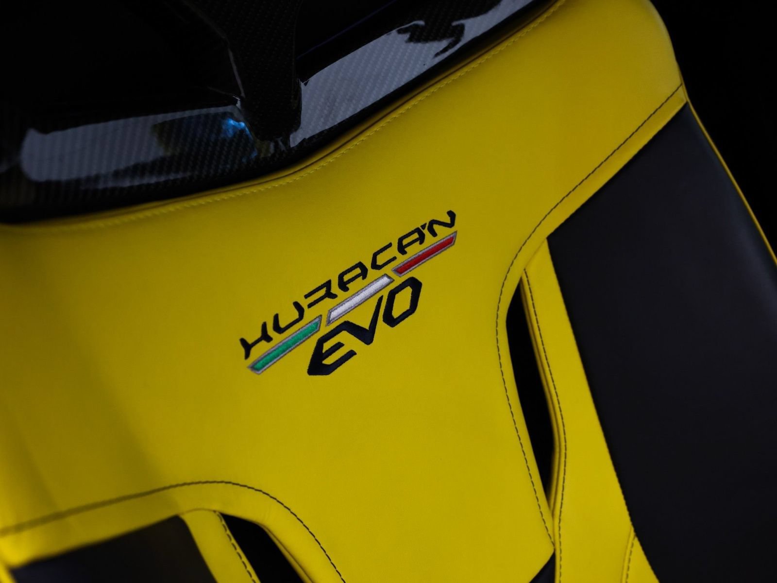 Used 2020 Lamborghini Huracan EVO RWD image 12