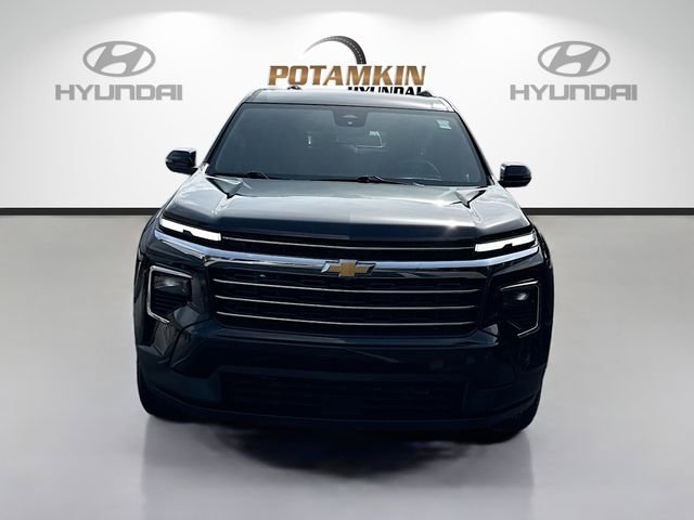 Used 2025 Chevrolet Traverse LT FWD image 2
