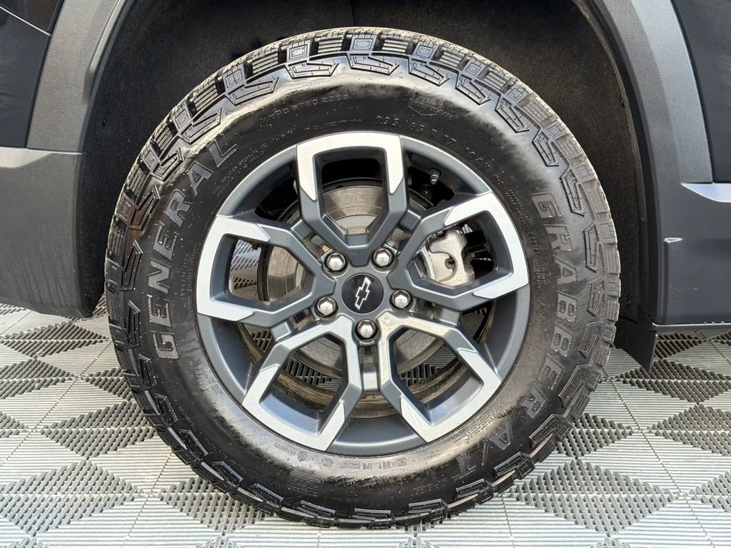 Used 2025 Chevrolet Equinox ACTIV FWD image 21