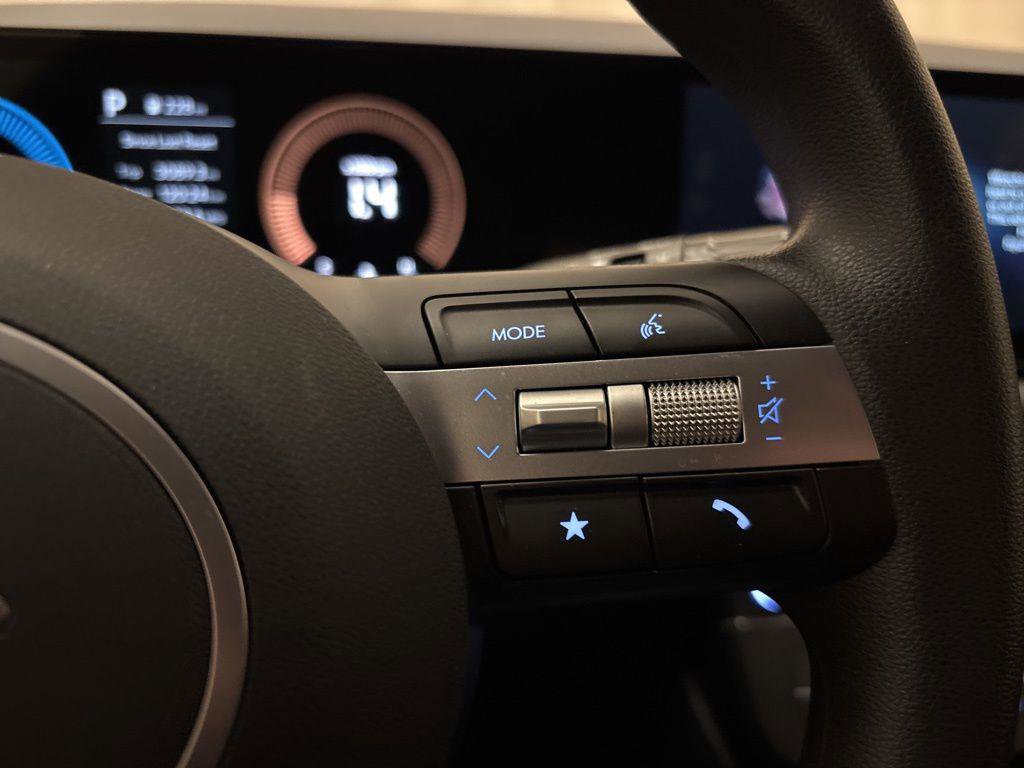 New 2025 Hyundai Tucson SE image 16