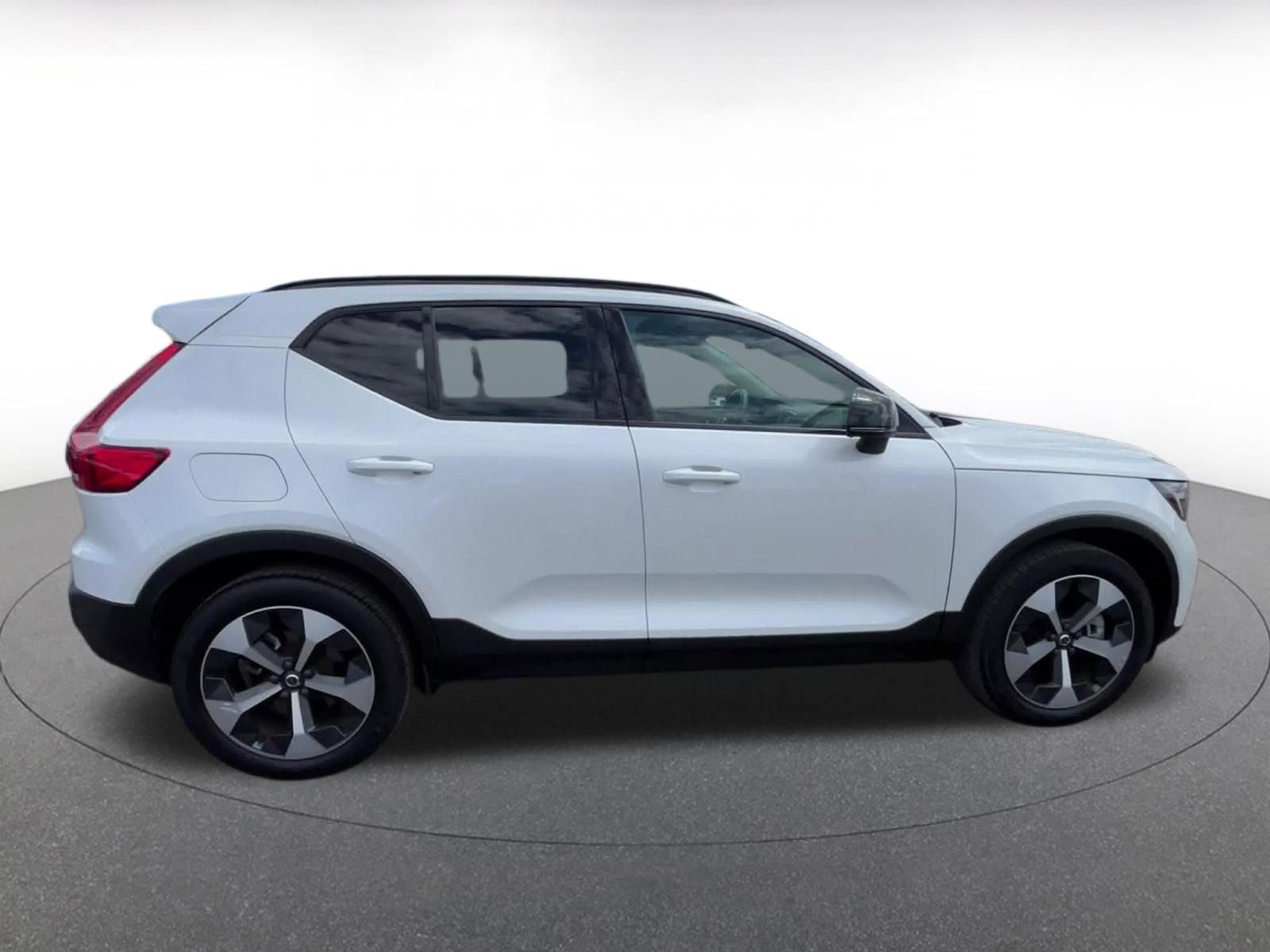 Used 2024 Volvo XC40 B5 Core AWD/4WD image 16