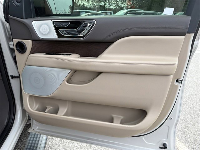 Used 2024 Lincoln Navigator Reserve image 14