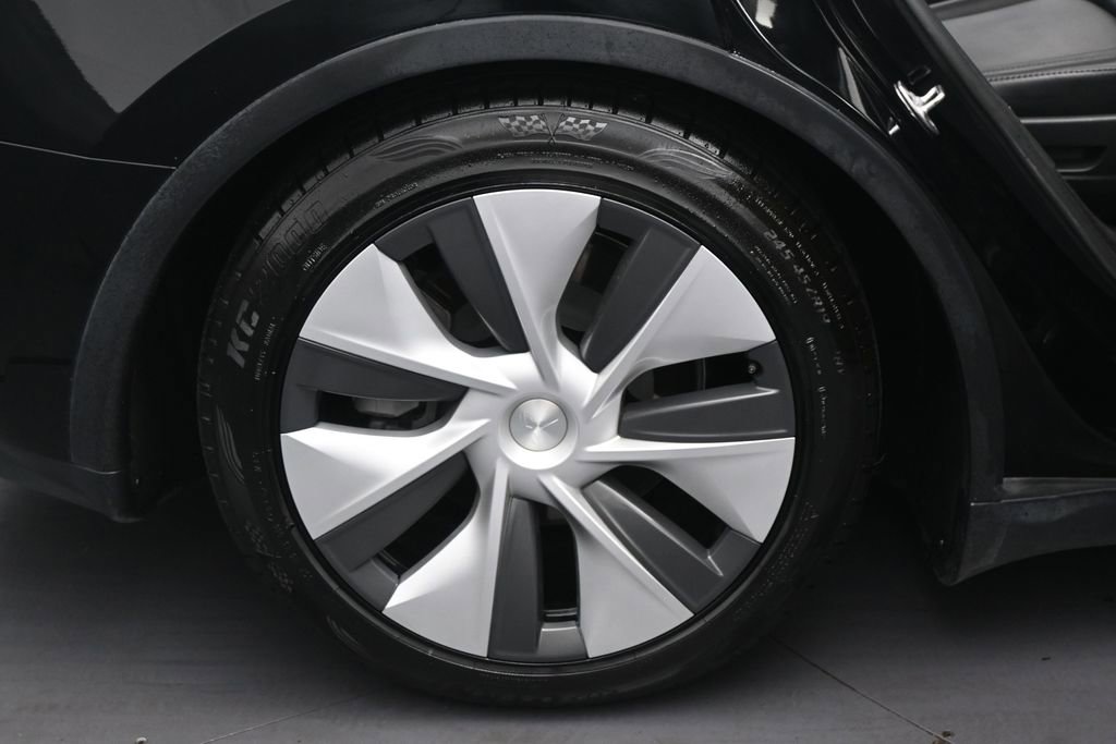 Used 2023 Tesla Model Y Long Range AWD/4WD image 40