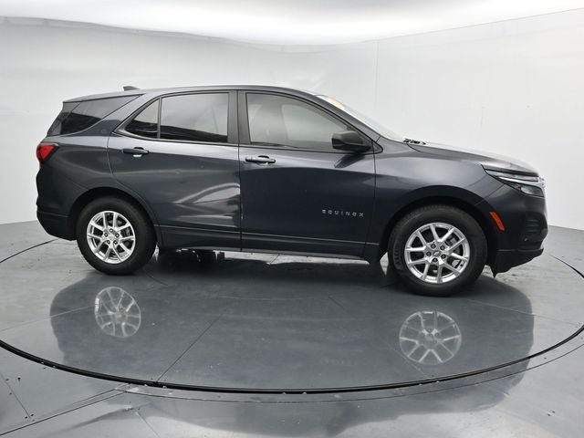 Used 2022 Chevrolet Equinox LS w/ LS Convenience Package FWD image 12