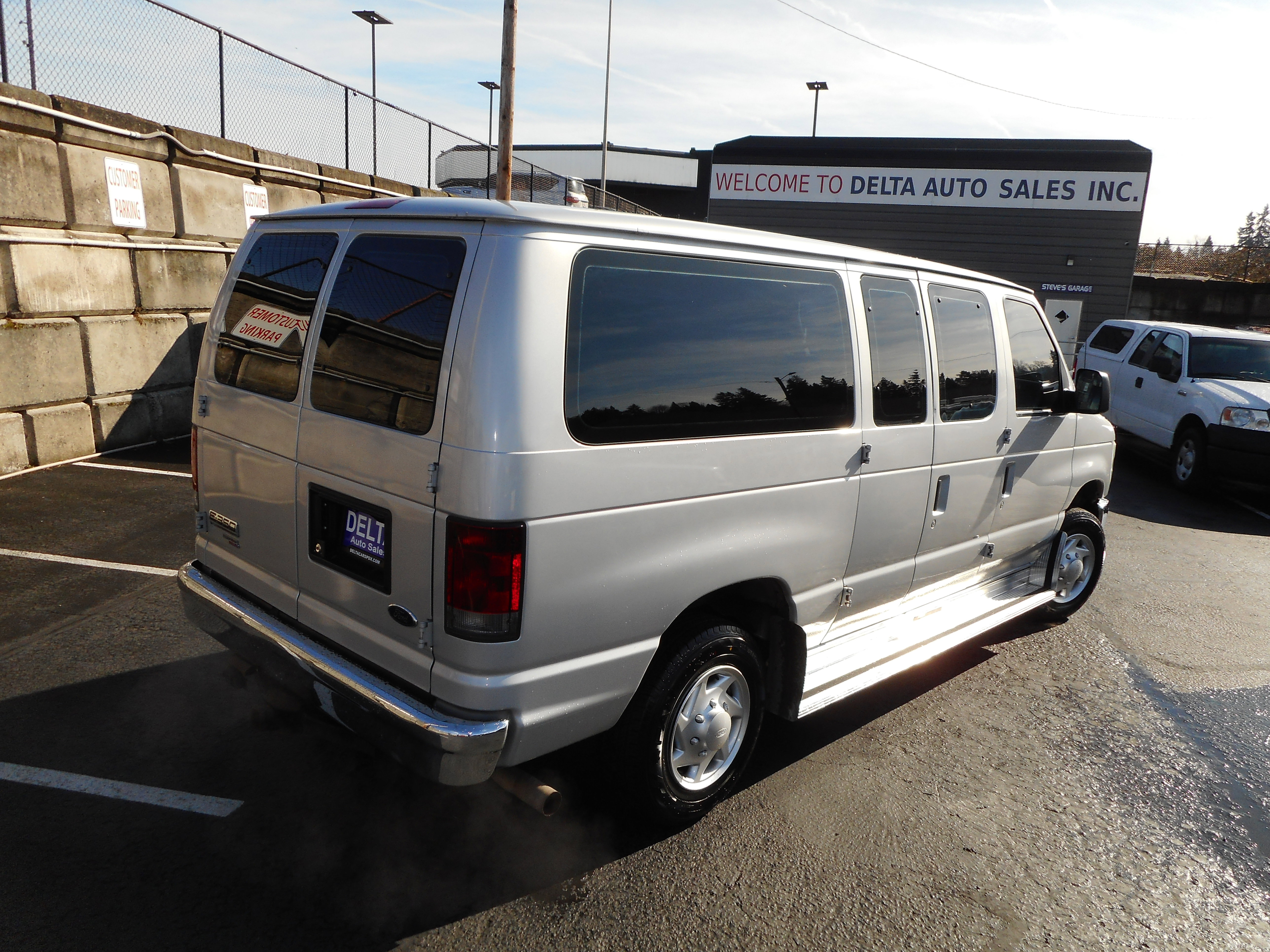 Used 2012 Ford E-350 and Econoline 350 XL w/ PWR Windows & Locks Group image 10